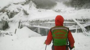 Soccorso-alpino-davanti-Rigopiano.jpg